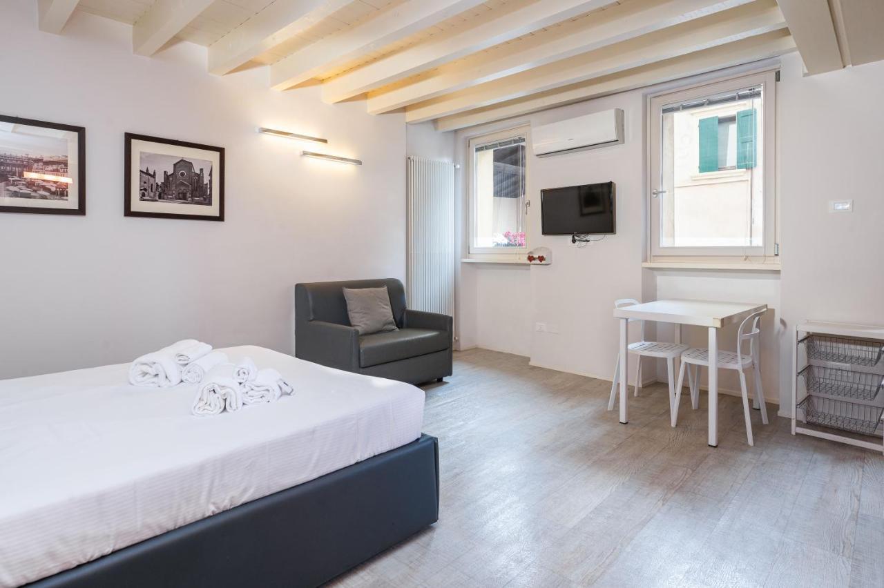 Vicolo Zini Apartments Verona Ngoại thất bức ảnh
