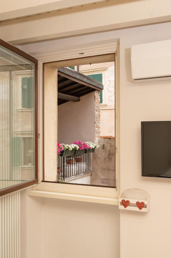 Vicolo Zini Apartments Verona Ngoại thất bức ảnh